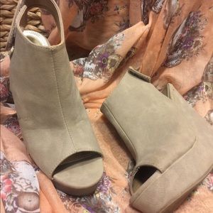 Chinese Laundry Wedges